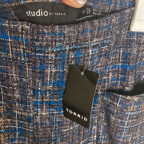 NWT- Studio by Torrid silky plaid pants - Picture 2 of 12